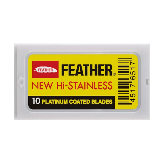 Feather 10 pakning med gullbelagte barberblader i hvit plastpakkning